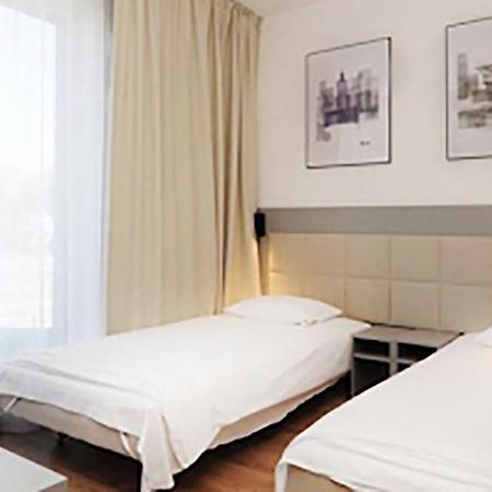 404 Rooms Wolska Apartament Varşovia Exterior foto